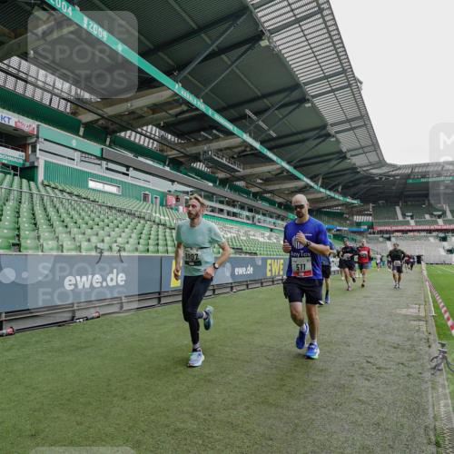 05.10.2025 - 20. swb-Marathon Bremen Michael Burmester http://msf.ph/oto/9231177 05.10.2025 12:50:06 Laufen im Stadion 150, 187, 217, 270, 287, 424, 511, 679, 736, 845, 906, 939, 1025, 1359, 1388, 1609, 1707, 1876, 1904, 2356, 2721, 3228, 3259, 3353, 3544, 3738, 3885, 3960, 4006, 4318, 4367, 4438, 4870, 4938, 5118, 5389, 5564, 5873, 5894, 6214, 6216, 6281, 6431, 6717, 6805, 7647, 7826, 7963, 7987, 8401, 8536, 8873, 8907, 9118, 1257, 1535, 1727, 2044, 2594, 2988, 2990, 3124, 4385, 6431, 6619, 6877, 8216 meine-sportfotos.de