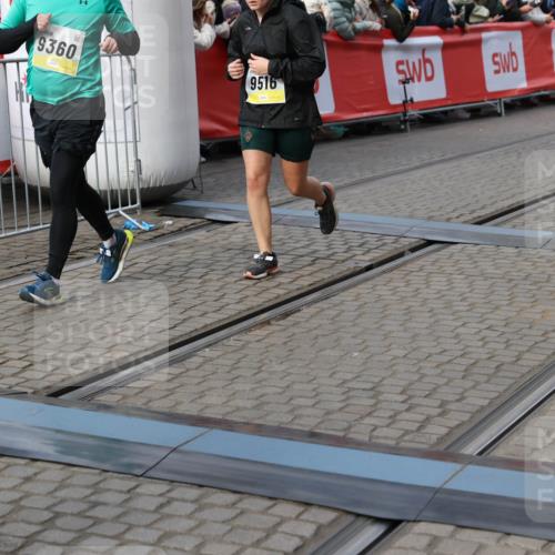 05.10.2025 - 20. swb-Marathon Bremen Yannick Fuchs http://msf.ph/oto/9231178 05.10.2025 11:02:53 Ziel 9331, 9360, 9516, 9841, 10129, 10510, 10530, 10734, 10803, 10804, 10826, 10940, 11024, 11193 meine-sportfotos.de