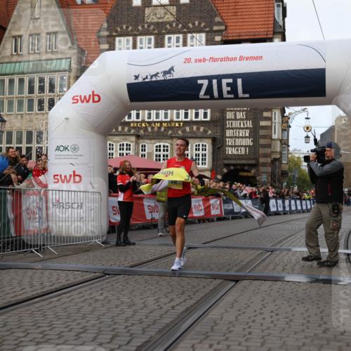 05.10.2025 - 20. swb-Marathon Bremen Yannick Fuchs http://msf.ph/oto/9231179 05.10.2025 10:27:13 Ziel 35 meine-sportfotos.de