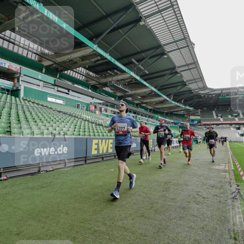 05.10.2025 - 20. swb-Marathon Bremen Michael Burmester http://msf.ph/oto/9231186 05.10.2025 12:50:08 Laufen im Stadion 150, 187, 217, 270, 287, 424, 511, 679, 736, 845, 906, 939, 1025, 1359, 1388, 1707, 1876, 1904, 2356, 2721, 3228, 3259, 3353, 3738, 3885, 3960, 4006, 4318, 4367, 4438, 4870, 4938, 5118, 5389, 5564, 5873, 5894, 6214, 6216, 6281, 6717, 6805, 7647, 7826, 7963, 7987, 8401, 8536, 8873, 8907, 9118, 1257, 1535, 1609, 1727, 2044, 2594, 2988, 2990, 3124, 3544, 6431, 6619, 6877, 8216 meine-sportfotos.de