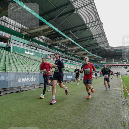 05.10.2025 - 20. swb-Marathon Bremen Michael Burmester http://msf.ph/oto/9231193 05.10.2025 12:50:09 Laufen im Stadion 150, 187, 217, 270, 287, 424, 511, 679, 736, 845, 906, 939, 1025, 1359, 1388, 1707, 1876, 1904, 2356, 2721, 3228, 3259, 3353, 3738, 3885, 3960, 4006, 4318, 4367, 4438, 4870, 4938, 5118, 5184, 5389, 5564, 5873, 5894, 6214, 6216, 6281, 6717, 6805, 7647, 7826, 7963, 7987, 8401, 8536, 8873, 8907, 9118, 1257, 1535, 1609, 1727, 2044, 2594, 2988, 3124, 3544, 3960, 6431, 6619, 6877, 8216 meine-sportfotos.de