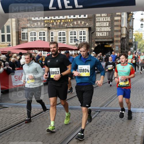 05.10.2025 - 20. swb-Marathon Bremen Yannick Fuchs http://msf.ph/oto/9231209 05.10.2025 11:02:54 Ziel 9331, 9360, 9516, 9841, 10129, 10510, 10530, 10734, 10803, 10804, 10940, 11024, 11193, 11576 meine-sportfotos.de