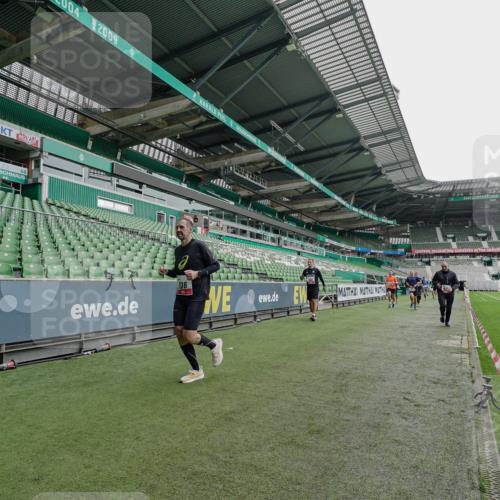05.10.2025 - 20. swb-Marathon Bremen Michael Burmester http://msf.ph/oto/9231241 05.10.2025 12:50:17 Laufen im Stadion 217, 287, 424, 511, 679, 736, 845, 906, 939, 1025, 1033, 1044, 1359, 1388, 1707, 2381, 2721, 3228, 3259, 3291, 3353, 3885, 4006, 4318, 4366, 4367, 4438, 4870, 4938, 5118, 5184, 5389, 5418, 5564, 5873, 5894, 6214, 6216, 6281, 6681, 6717, 6805, 7493, 7647, 7826, 7963, 7987, 8401, 8536, 8873, 8907, 9118, 150, 187, 270, 1257, 1535, 1609, 1727, 1876, 1904, 2044, 2356, 3124, 3544, 3738, 3960, 6431, 6619, 6877, 8216 meine-sportfotos.de