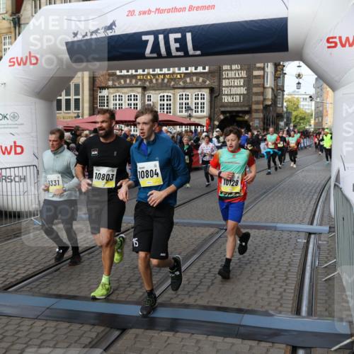 05.10.2025 - 20. swb-Marathon Bremen Yannick Fuchs http://msf.ph/oto/9231245 05.10.2025 11:02:55 Ziel 9331, 9360, 9516, 9841, 10129, 10207, 10510, 10530, 10734, 10803, 10804, 10940, 11024, 11193, 11576 meine-sportfotos.de