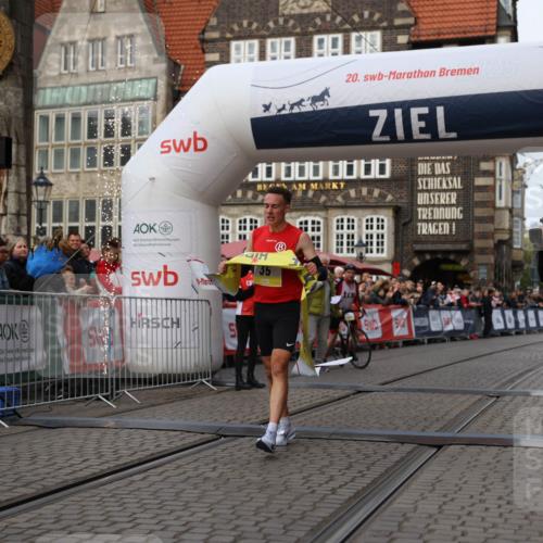 05.10.2025 - 20. swb-Marathon Bremen Yannick Fuchs http://msf.ph/oto/9231265 05.10.2025 10:27:14 Ziel 35 meine-sportfotos.de