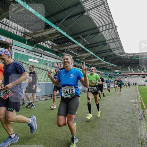 05.10.2025 - 20. swb-Marathon Bremen Michael Burmester http://msf.ph/oto/9231267 05.10.2025 12:50:23 Laufen im Stadion 122, 217, 287, 511, 679, 688, 736, 745, 845, 906, 939, 1025, 1033, 1044, 1166, 1359, 1388, 1707, 2381, 2721, 3228, 3259, 3291, 3353, 3885, 4006, 4318, 4366, 4367, 4870, 4938, 4962, 5118, 5184, 5389, 5418, 5564, 5873, 5894, 6214, 6216, 6281, 6681, 6717, 7493, 7826, 7963, 8401, 8536, 8873, 8907, 9118, 150, 187, 270, 424, 1535, 1609, 1876, 1904, 2044, 2356, 3544, 3738, 3960, 4438, 6431, 6805, 7647, 7987 meine-sportfotos.de