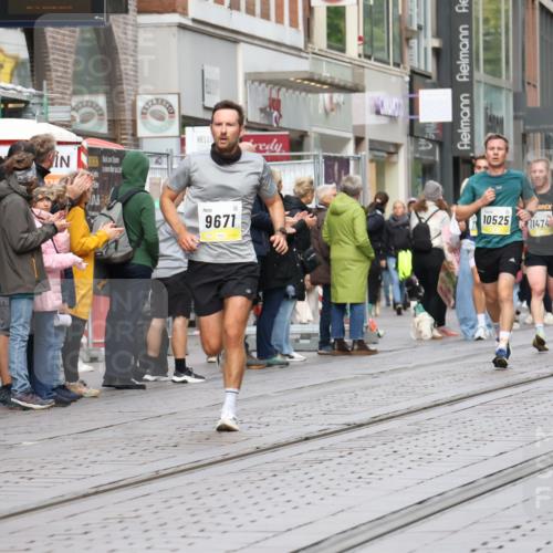 05.10.2025 - 20. swb-Marathon Bremen Strokosch-Dieckow http://msf.ph/oto/9231292 05.10.2025 10:39:15 Ziel 7111, 9289, 9671, 10525, 10753, 11343, 11349, 11418, 11474, 7111, 9289, 9671, 10525, 10753, 11343, 11349, 11418, 11474 meine-sportfotos.de