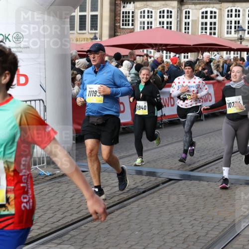 05.10.2025 - 20. swb-Marathon Bremen Yannick Fuchs http://msf.ph/oto/9231306 05.10.2025 11:02:57 Ziel 9331, 9360, 9516, 9846, 10129, 10207, 10530, 10734, 10803, 10804, 10940, 11087, 11193, 11504, 11576, 11667, 11668 meine-sportfotos.de
