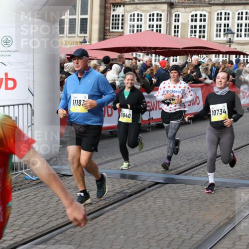 05.10.2025 - 20. swb-Marathon Bremen Yannick Fuchs http://msf.ph/oto/9231312 05.10.2025 11:02:57 Ziel 9331, 9360, 9516, 9846, 10129, 10207, 10530, 10734, 10803, 10804, 10940, 11087, 11193, 11504, 11576, 11667, 11668 meine-sportfotos.de