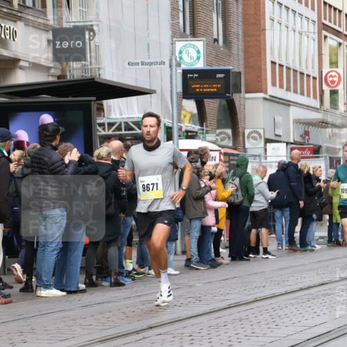 05.10.2025 - 20. swb-Marathon Bremen Strokosch-Dieckow http://msf.ph/oto/9231323 05.10.2025 10:39:17 Ziel 9289, 9671, 10052, 10171, 10525, 10753, 11349, 11418, 11474, 9289, 9671, 10052, 10171, 10525, 10753, 11349, 11418, 11474 meine-sportfotos.de
