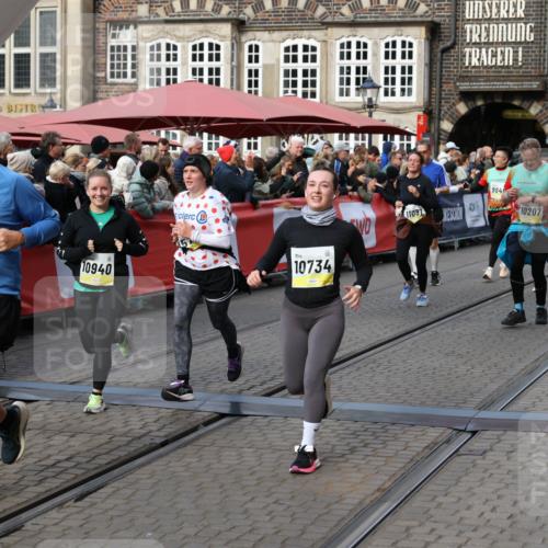 05.10.2025 - 20. swb-Marathon Bremen Yannick Fuchs http://msf.ph/oto/9231331 05.10.2025 11:02:57 Ziel 9331, 9360, 9516, 9846, 10129, 10207, 10530, 10734, 10803, 10804, 10940, 11087, 11193, 11504, 11576, 11667, 11668 meine-sportfotos.de