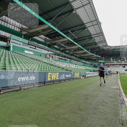 05.10.2025 - 20. swb-Marathon Bremen Michael Burmester http://msf.ph/oto/9231345 05.10.2025 12:50:38 Laufen im Stadion 122, 511, 679, 688, 736, 745, 845, 906, 939, 1025, 1033, 1044, 1166, 1359, 1388, 1450, 1707, 2059, 2381, 2721, 3228, 3259, 3291, 3353, 4318, 4366, 4367, 4938, 4962, 5118, 5184, 5389, 5418, 5564, 5873, 6214, 6216, 6252, 6281, 6681, 6717, 7493, 7826, 7963, 8873, 8907, 8995, 217, 287, 424, 3885, 4006, 4438, 4870, 5894, 6805, 7647, 7987, 8401, 8536, 9118 meine-sportfotos.de