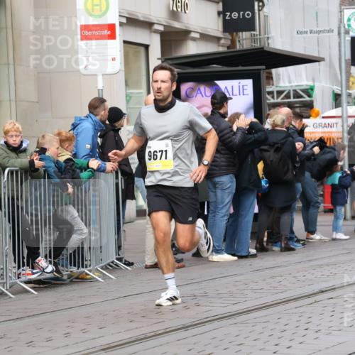 05.10.2025 - 20. swb-Marathon Bremen Strokosch-Dieckow http://msf.ph/oto/9231346 05.10.2025 10:39:18 Ziel 9289, 9671, 9922, 10052, 10171, 10175, 10176, 10525, 10753, 11349, 11418, 11474, 9289, 9671, 9922, 10052, 10171, 10175, 10176, 10525, 10753, 11349, 11418, 11474 meine-sportfotos.de