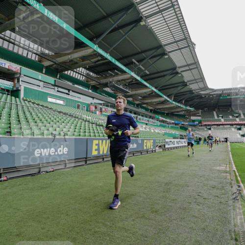 05.10.2025 - 20. swb-Marathon Bremen Michael Burmester http://msf.ph/oto/9231350 05.10.2025 12:50:40 Laufen im Stadion 122, 334, 511, 679, 688, 736, 745, 845, 906, 939, 1025, 1033, 1044, 1166, 1359, 1388, 1450, 1707, 2059, 2381, 2721, 3228, 3259, 3291, 3353, 3608, 4318, 4366, 4367, 4938, 4962, 5118, 5184, 5389, 5418, 5564, 5817, 5873, 6214, 6216, 6252, 6281, 6477, 6681, 6717, 7493, 7826, 7963, 8873, 8907, 8995, 217, 287, 3885, 4006, 4438, 4870, 5894, 6805, 8401, 8536, 9118 meine-sportfotos.de