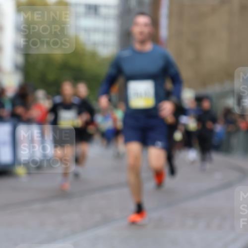 05.10.2025 - 20. swb-Marathon Bremen Strokosch-Dieckow http://msf.ph/oto/9231381 05.10.2025 10:52:35 Ziel 8888, 9209, 9439, 9517, 9903, 10388, 10548, 11283, 11387, 11413 meine-sportfotos.de