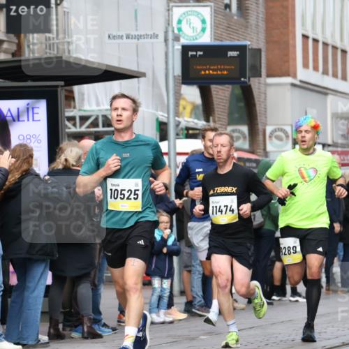 05.10.2025 - 20. swb-Marathon Bremen Strokosch-Dieckow http://msf.ph/oto/9231386 05.10.2025 10:39:21 Ziel 9213, 9289, 9671, 9922, 10052, 10171, 10175, 10176, 10525, 10753, 11335, 11349, 11418, 11474, 9213, 9289, 9671, 9922, 10052, 10171, 10175, 10176, 10525, 10753, 11335, 11349, 11418, 11474 meine-sportfotos.de