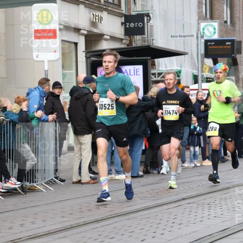 05.10.2025 - 20. swb-Marathon Bremen Strokosch-Dieckow http://msf.ph/oto/9231415 05.10.2025 10:39:22 Ziel 9213, 9289, 9671, 9922, 10052, 10171, 10175, 10176, 10525, 10753, 11335, 11349, 11418, 11474, 9213, 9289, 9671, 9922, 10052, 10171, 10175, 10176, 10525, 10753, 11335, 11349, 11418, 11474 meine-sportfotos.de