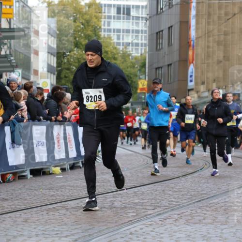 05.10.2025 - 20. swb-Marathon Bremen Strokosch-Dieckow http://msf.ph/oto/9231439 05.10.2025 10:52:38 Ziel 9209, 9439, 9517, 10548, 10833, 11587 meine-sportfotos.de