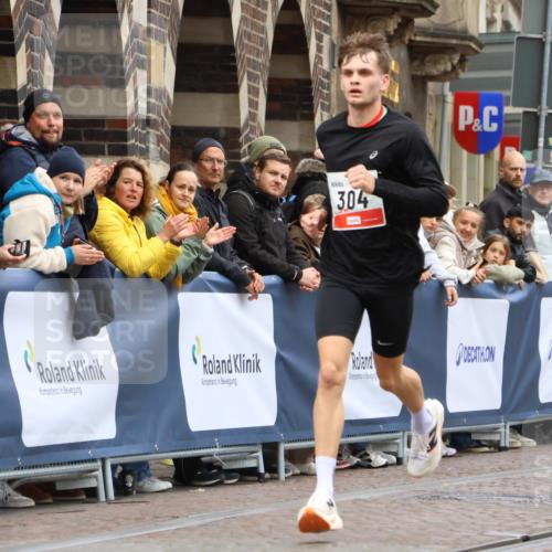 05.10.2025 - 20. swb-Marathon Bremen Strokosch-Dieckow http://msf.ph/oto/9231458 05.10.2025 12:30:21 Ziel 304 meine-sportfotos.de