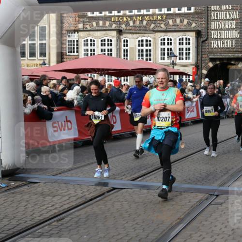 05.10.2025 - 20. swb-Marathon Bremen Yannick Fuchs http://msf.ph/oto/9231459 05.10.2025 11:02:59 Ziel 9331, 9360, 9516, 9644, 9846, 10129, 10167, 10207, 10656, 10734, 10803, 10804, 10940, 11087, 11193, 11312, 11504, 11576, 11667, 11668 meine-sportfotos.de