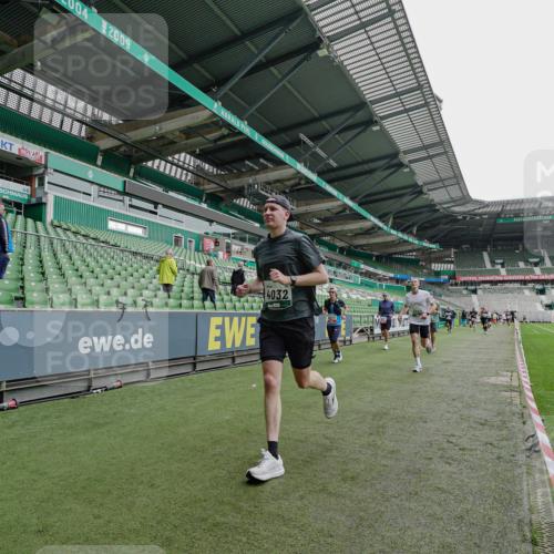 05.10.2025 - 20. swb-Marathon Bremen Michael Burmester http://msf.ph/oto/9231463 05.10.2025 12:50:58 Laufen im Stadion 122, 334, 503, 601, 688, 736, 745, 906, 1025, 1033, 1037, 1044, 1166, 1359, 1450, 1499, 1689, 1909, 2059, 2381, 2493, 3228, 3267, 3291, 3419, 3608, 3661, 4032, 4104, 4366, 4654, 4962, 5184, 5389, 5418, 5551, 5564, 5817, 5838, 5873, 6066, 6210, 6252, 6401, 6477, 6681, 6717, 7493, 8083, 8995, 511, 679, 845, 906, 939, 1388, 1707, 2721, 3259, 3353, 4318, 4367, 4938, 5118, 5389, 5873, 6214, 6216, 6281, 7826, 7963, 8873, 8907 meine-sportfotos.de