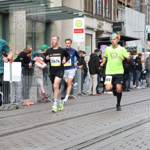 05.10.2025 - 20. swb-Marathon Bremen Strokosch-Dieckow http://msf.ph/oto/9231473 05.10.2025 10:39:23 Ziel 9213, 9289, 9671, 9922, 10052, 10171, 10175, 10176, 10525, 10753, 11335, 11349, 11418, 11474, 9213, 9289, 9671, 9922, 10052, 10171, 10175, 10176, 10525, 10753, 11335, 11349, 11418, 11474 meine-sportfotos.de