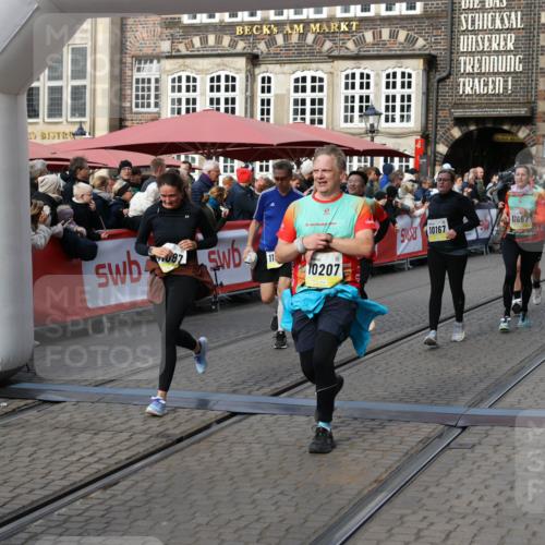 05.10.2025 - 20. swb-Marathon Bremen Yannick Fuchs http://msf.ph/oto/9231487 05.10.2025 11:02:59 Ziel 9331, 9360, 9516, 9644, 9846, 10129, 10167, 10207, 10656, 10734, 10803, 10804, 10940, 11087, 11193, 11312, 11504, 11576, 11667, 11668 meine-sportfotos.de