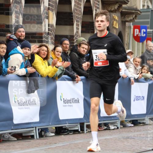 05.10.2025 - 20. swb-Marathon Bremen Strokosch-Dieckow http://msf.ph/oto/9231491 05.10.2025 12:30:21 Ziel 304 meine-sportfotos.de