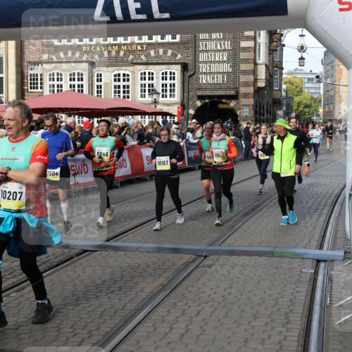 05.10.2025 - 20. swb-Marathon Bremen Yannick Fuchs http://msf.ph/oto/9231525 05.10.2025 11:03:00 Ziel 9331, 9644, 9846, 10129, 10167, 10207, 10656, 10734, 10803, 10804, 10940, 11087, 11193, 11312, 11504, 11576, 11667, 11668 meine-sportfotos.de