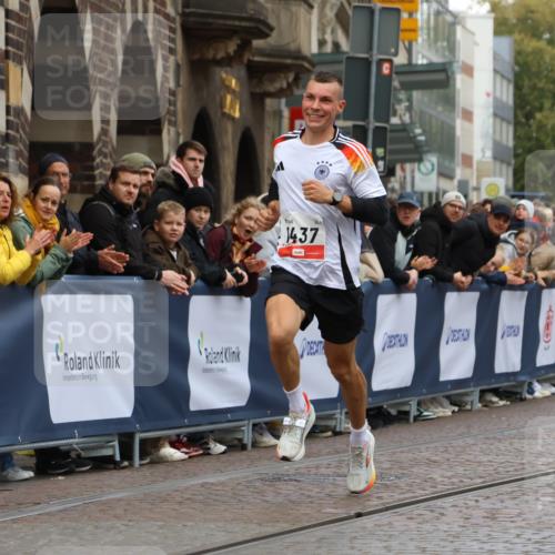 05.10.2025 - 20. swb-Marathon Bremen Strokosch-Dieckow http://msf.ph/oto/9231535 05.10.2025 12:30:48 Ziel 1437 meine-sportfotos.de