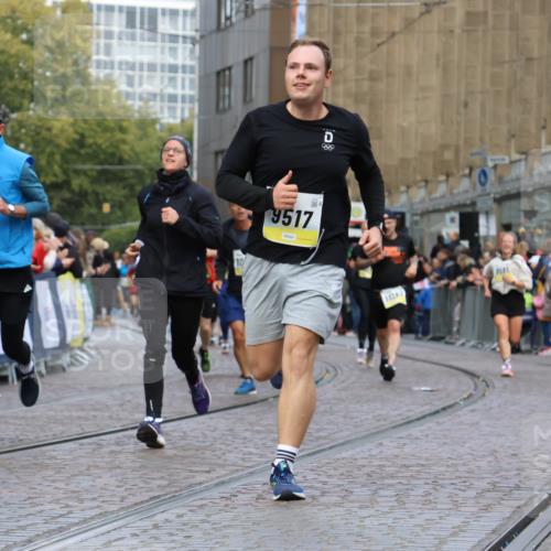 05.10.2025 - 20. swb-Marathon Bremen Strokosch-Dieckow http://msf.ph/oto/9231539 05.10.2025 10:52:42 Ziel 9209, 9214, 9501, 9517, 9581, 10308, 10309, 10833, 10997, 11012, 11382, 11417, 11587 meine-sportfotos.de