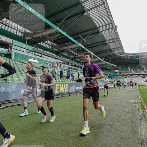 05.10.2025 - 20. swb-Marathon Bremen Michael Burmester http://msf.ph/oto/9231550 05.10.2025 12:51:09 Laufen im Stadion 122, 334, 503, 601, 688, 745, 750, 1033, 1037, 1044, 1064, 1166, 1314, 1450, 1499, 1577, 1689, 1701, 1909, 1911, 2059, 2279, 2350, 2381, 2493, 2526, 3267, 3291, 3419, 3608, 3661, 4032, 4104, 4366, 4654, 4687, 4962, 5184, 5418, 5551, 5817, 5838, 6066, 6210, 6252, 6401, 6477, 6681, 6775, 7493, 7723, 8066, 8083, 8682, 8780, 8995, 679, 736, 906, 1025, 1359, 2721, 3228, 4318, 4938, 5184, 5389, 5564, 5873, 6216, 6717, 7826, 7963, 8907 meine-sportfotos.de