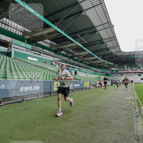 05.10.2025 - 20. swb-Marathon Bremen Michael Burmester http://msf.ph/oto/9231555 05.10.2025 12:51:11 Laufen im Stadion 122, 334, 503, 601, 688, 745, 750, 1033, 1037, 1044, 1064, 1166, 1314, 1450, 1499, 1577, 1689, 1701, 1909, 1911, 2059, 2279, 2350, 2381, 2493, 2526, 3267, 3291, 3419, 3608, 3661, 4032, 4104, 4260, 4366, 4654, 4687, 4962, 5418, 5551, 5817, 5838, 6066, 6210, 6252, 6401, 6477, 6681, 6775, 7493, 7723, 8066, 8083, 8682, 8780, 8995, 679, 736, 906, 1025, 1359, 2381, 2721, 3228, 4938, 5184, 5389, 5418, 5564, 5873, 6717, 7826, 7963, 8907 meine-sportfotos.de