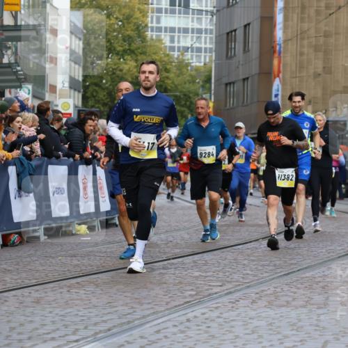 05.10.2025 - 20. swb-Marathon Bremen Strokosch-Dieckow http://msf.ph/oto/9231585 05.10.2025 10:52:45 Ziel 9214, 9284, 9501, 9517, 9581, 9830, 9985, 10308, 10309, 10514, 10833, 10997, 11012, 11382, 11417, 11587 meine-sportfotos.de