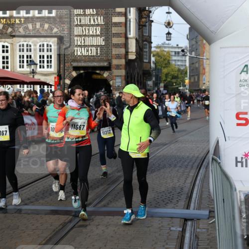 05.10.2025 - 20. swb-Marathon Bremen Yannick Fuchs http://msf.ph/oto/9231596 05.10.2025 11:03:01 Ziel 9644, 9846, 10129, 10167, 10207, 10656, 10734, 10940, 11087, 11193, 11312, 11504, 11576, 11667, 11668, 11735 meine-sportfotos.de