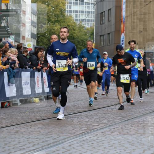 05.10.2025 - 20. swb-Marathon Bremen Strokosch-Dieckow http://msf.ph/oto/9231604 05.10.2025 10:52:45 Ziel 9214, 9284, 9501, 9517, 9581, 9830, 9985, 10308, 10309, 10514, 10833, 10997, 11012, 11382, 11417, 11587 meine-sportfotos.de