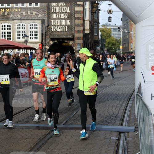 05.10.2025 - 20. swb-Marathon Bremen Yannick Fuchs http://msf.ph/oto/9231615 05.10.2025 11:03:01 Ziel 9644, 9846, 10129, 10167, 10207, 10656, 10734, 10940, 11087, 11193, 11312, 11504, 11576, 11667, 11668, 11735 meine-sportfotos.de