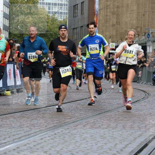 05.10.2025 - 20. swb-Marathon Bremen Strokosch-Dieckow http://msf.ph/oto/9231625 05.10.2025 10:52:46 Ziel 9214, 9284, 9501, 9581, 9830, 9985, 10308, 10309, 10514, 10833, 10997, 11012, 11382, 11417, 11587 meine-sportfotos.de