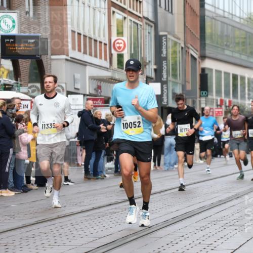 05.10.2025 - 20. swb-Marathon Bremen Strokosch-Dieckow http://msf.ph/oto/9231648 05.10.2025 10:39:34 Ziel 9213, 9922, 10052, 10171, 10175, 10176, 10276, 10753, 11335, 11349, 11567, 9213, 9922, 10052, 10171, 10175, 10176, 10276, 10753, 11335, 11349, 11567 meine-sportfotos.de