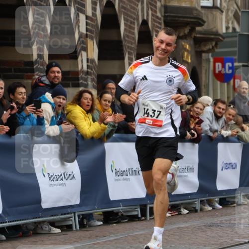 05.10.2025 - 20. swb-Marathon Bremen Strokosch-Dieckow http://msf.ph/oto/9231707 05.10.2025 12:30:48 Ziel 1437 meine-sportfotos.de