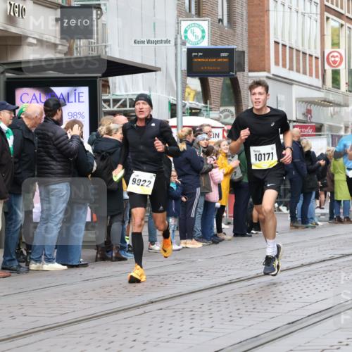 05.10.2025 - 20. swb-Marathon Bremen Strokosch-Dieckow http://msf.ph/oto/9231728 05.10.2025 10:39:37 Ziel 9213, 9922, 10052, 10171, 10175, 10176, 10276, 10753, 11335, 11567, 9213, 9922, 10052, 10171, 10175, 10176, 10276, 10753, 11335, 11567 meine-sportfotos.de