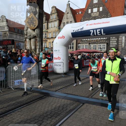 05.10.2025 - 20. swb-Marathon Bremen Yannick Fuchs http://msf.ph/oto/9231730 05.10.2025 11:03:03 Ziel 9644, 9846, 10167, 10207, 10656, 10734, 10876, 10940, 11087, 11312, 11504, 11576, 11667, 11668, 11735 meine-sportfotos.de