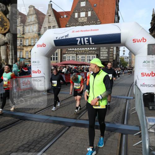 05.10.2025 - 20. swb-Marathon Bremen Yannick Fuchs http://msf.ph/oto/9231745 05.10.2025 11:03:03 Ziel 9644, 9846, 10167, 10207, 10656, 10734, 10876, 10940, 11087, 11312, 11504, 11576, 11667, 11668, 11735 meine-sportfotos.de