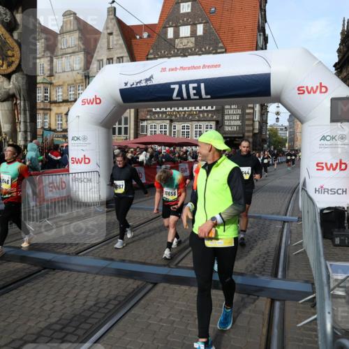 05.10.2025 - 20. swb-Marathon Bremen Yannick Fuchs http://msf.ph/oto/9231755 05.10.2025 11:03:03 Ziel 9644, 9846, 10167, 10207, 10656, 10734, 10876, 10940, 11087, 11312, 11504, 11576, 11667, 11668, 11735 meine-sportfotos.de