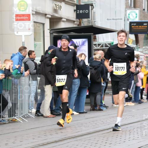 05.10.2025 - 20. swb-Marathon Bremen Strokosch-Dieckow http://msf.ph/oto/9231759 05.10.2025 10:39:38 Ziel 9213, 9922, 10052, 10171, 10175, 10176, 10276, 10753, 11335, 11567, 9213, 9922, 10052, 10171, 10175, 10176, 10276, 10753, 11335, 11567 meine-sportfotos.de