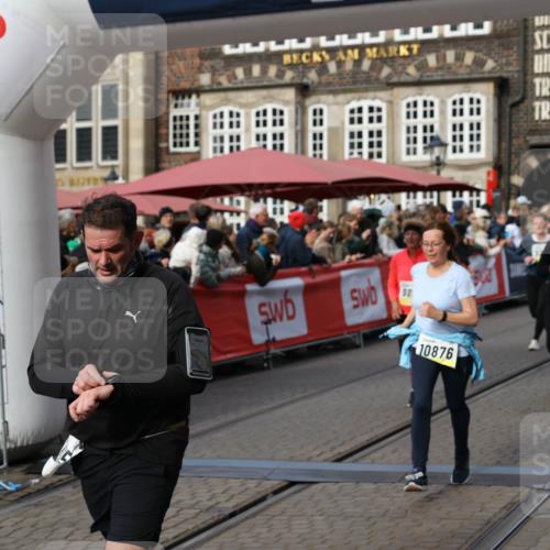 05.10.2025 - 20. swb-Marathon Bremen Yannick Fuchs http://msf.ph/oto/9231799 05.10.2025 11:03:07 Ziel 9229, 9644, 9661, 9662, 9846, 9893, 10167, 10656, 10777, 10876, 11312, 11376, 11504, 11667, 11668, 11735 meine-sportfotos.de