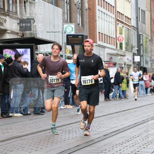05.10.2025 - 20. swb-Marathon Bremen Strokosch-Dieckow http://msf.ph/oto/9231807 05.10.2025 10:39:39 Ziel 9213, 9922, 10052, 10171, 10175, 10176, 10276, 11335, 11567, 9213, 9922, 10052, 10171, 10175, 10176, 10276, 11335, 11567 meine-sportfotos.de