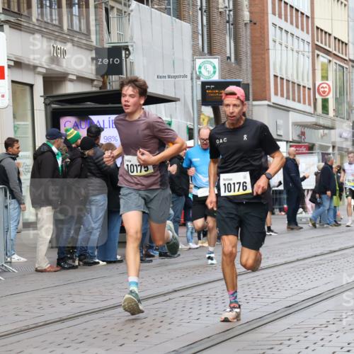 05.10.2025 - 20. swb-Marathon Bremen Strokosch-Dieckow http://msf.ph/oto/9231820 05.10.2025 10:39:39 Ziel 9213, 9922, 10052, 10171, 10175, 10176, 10276, 11335, 11567, 9213, 9922, 10052, 10171, 10175, 10176, 10276, 11335, 11567 meine-sportfotos.de