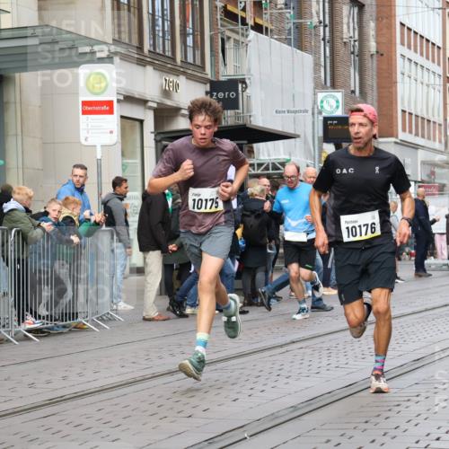 05.10.2025 - 20. swb-Marathon Bremen Strokosch-Dieckow http://msf.ph/oto/9231833 05.10.2025 10:39:40 Ziel 9213, 9922, 10052, 10171, 10175, 10176, 10276, 11335, 11567, 9213, 9922, 10052, 10171, 10175, 10176, 10276, 11335, 11567 meine-sportfotos.de