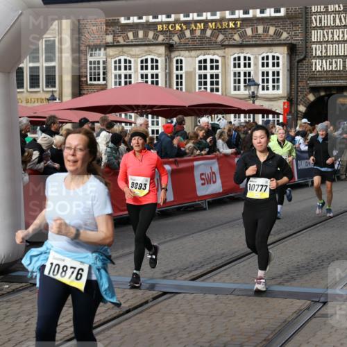 05.10.2025 - 20. swb-Marathon Bremen Yannick Fuchs http://msf.ph/oto/9231867 05.10.2025 11:03:08 Ziel 9229, 9644, 9661, 9662, 9893, 10167, 10656, 10777, 10876, 11312, 11376, 11735 meine-sportfotos.de
